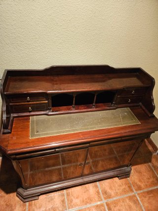Escritorio antiguo madera y cuero