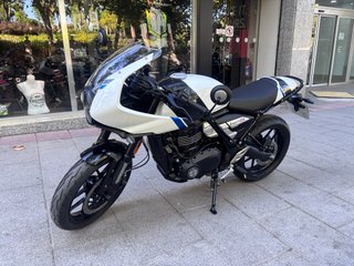 Triumph Thruxton 400 2026 Blanca/Azul