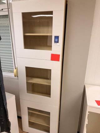 Vitrina/Estantería Blanca con Puertas de Cristal