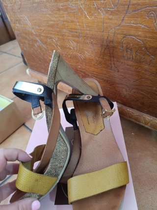 Sandalias de cuña tacón madera y piel