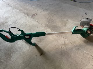 Cortador de relva elétrico verde
