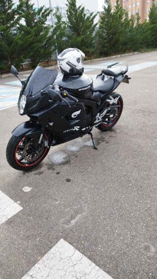 Hyosung GT125R Negra Deportiva