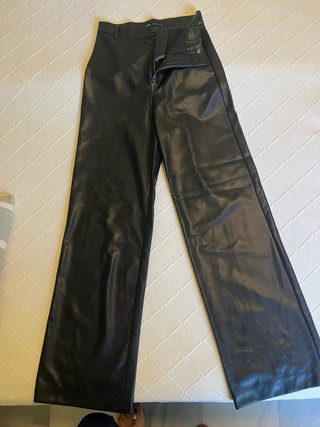 Pantalones efecto piel Zara