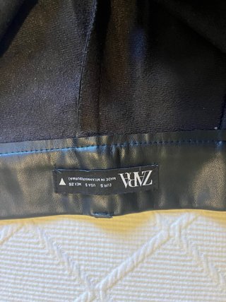 Pantalones efecto piel Zara