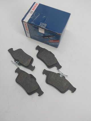 Bosch BP1449 - Pastillas de Freno para Coche Eje Trasero - Calidad Bosch - Reducción de Ruido y Polv