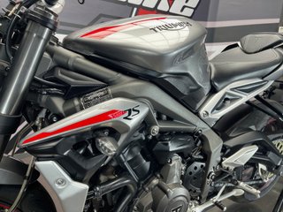 Triumph Street Triple RS Plata