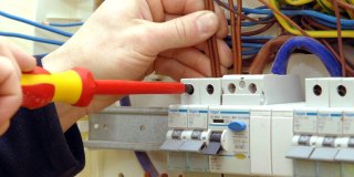 Instalaciones y reparaciones eléctricas