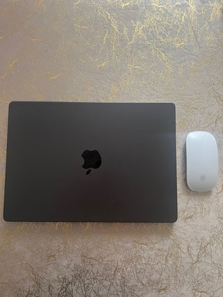 MacBook Pro M5 14’’ + Magic Mouse 2