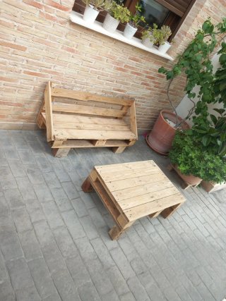 Banco y mesa de palets
