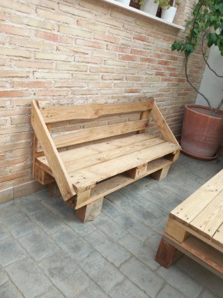 Banco y mesa de palets