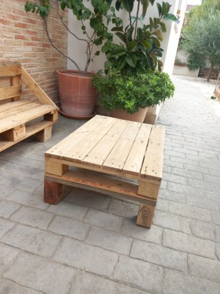 Banco y mesa de palets