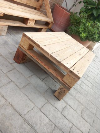 Banco y mesa de palets