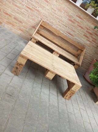 Banco y mesa de palets