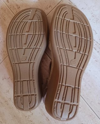 Sandalias doradas nuevas T,39