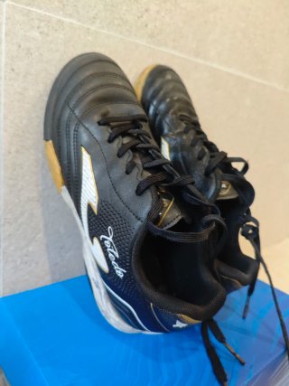 Zapatillas Joma multitacos niño negro/dorado