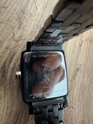 Reloj Duward Negro y Dorado