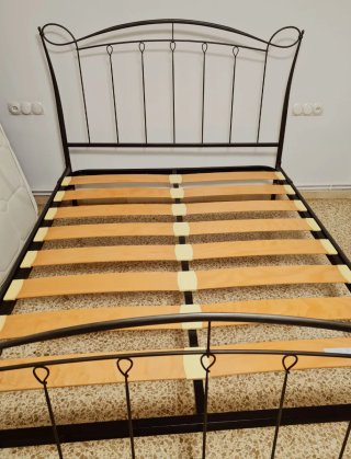 Estructura cama de forja negra con somier 190x150