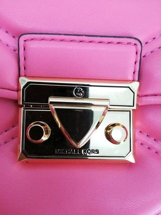 Borsa a spalla piccola Michael Kors Serena in pelle rosa