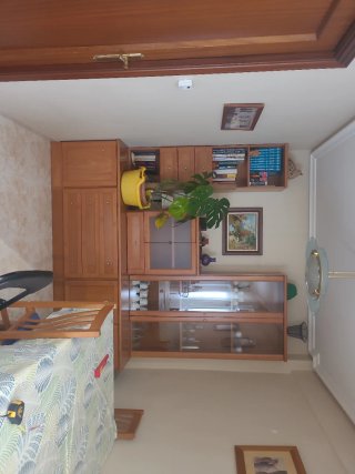 Mesa comedor extensible y armario