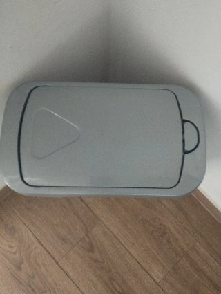 Cubo de reciclaje gris