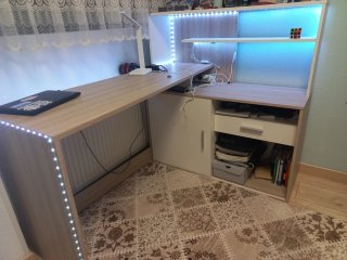 Escritorio esquinero madera clara y blanco