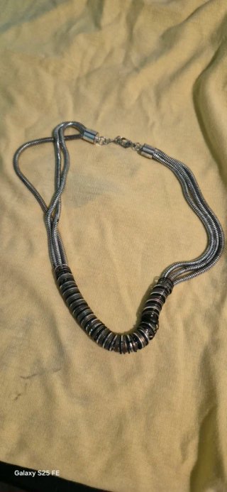 Collana girocollo con elementi circolari