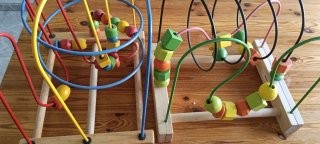 Juego de Cuentas y Laberinto de Madera