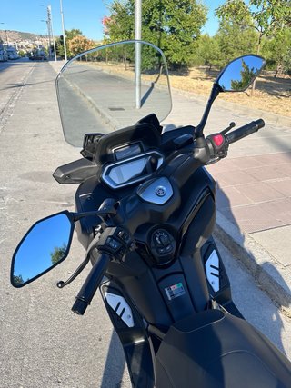 Yamaha Xmax Tech Max 300 Maxi Scooter