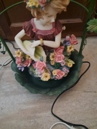 Lámpara fuente hada flores