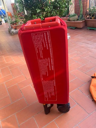Cuna de viaje naranja y roja