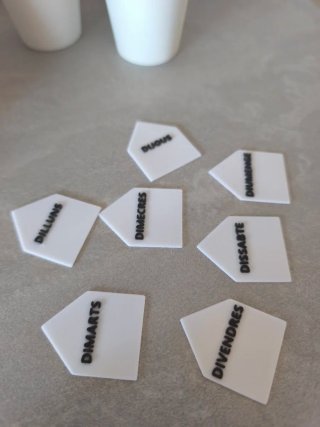 Set di 7 casette Montessori da dipingere + Bambola