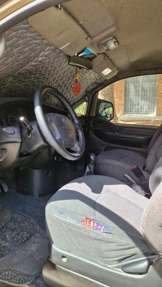 Hyundai H-1 2004