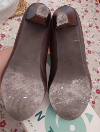 Zapatos de tacón marrones para mujer