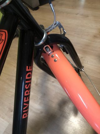 Bicicleta Riverside Negra y Coral