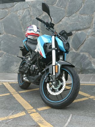 Voge 125R Azul y Blanco