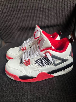 Jordan 4 Rojas y Blancas