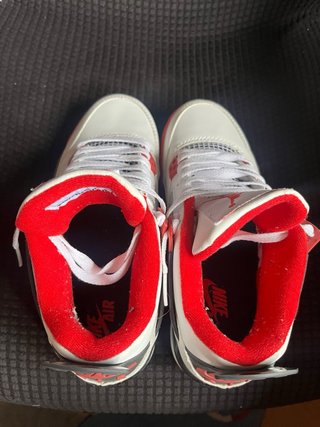 Jordan 4 Rojas y Blancas