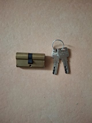 Bombín para puerta blindada.