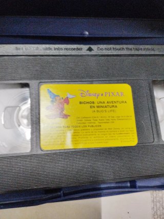 Película VHS Bichos Disney Pixar