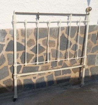 Cama de hierro completa, cabecero y piecero 135 cm