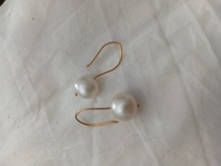 Pulsera y pendientes de perlas