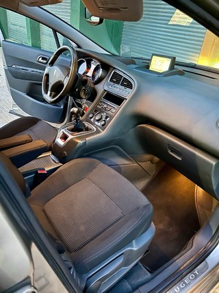 Peugeot 5008 2.0 hdi 150km