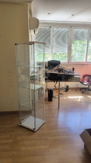 3 Vitrinas de cristal y metal