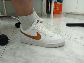 Zapatillas Nike Blancas y Doradas