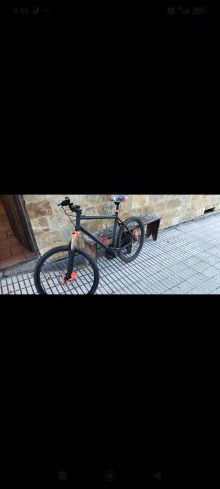Bicicleta Montaña Negra y Roja