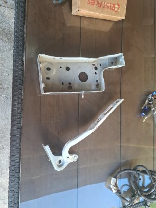 Soporte parachoques y bisagra capó de citroen