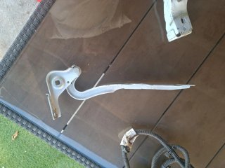 Soporte parachoques y bisagra capó de citroen
