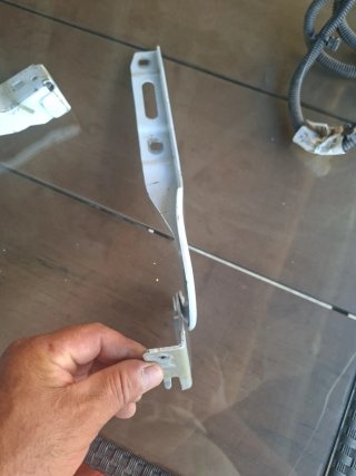 Soporte parachoques y bisagra capó de citroen