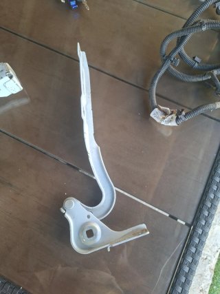 Soporte parachoques y bisagra capó de citroen