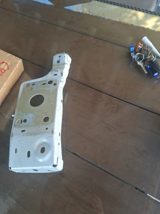 Soporte parachoques y bisagra capó de citroen